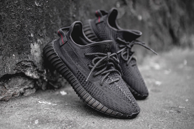 img_5de9158b8f4c2adidas YEEZY BOOST 350 V2 “Pirate Black” adidas YEEZY BOOST 350 V2 “Pirate Black”